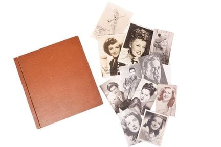 Un album contenant une collection de photographies