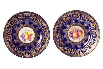 Paire de grandes assiettes de collection en porcel