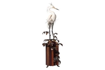 Albany Fine China : une grande sculpture sur pied 