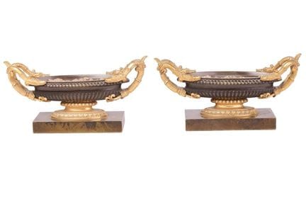 Paire de tazza du Grand Tour en bronze patiné et e
