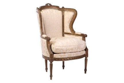Fauteuil bergère de style Louis XVI en bois sculpt