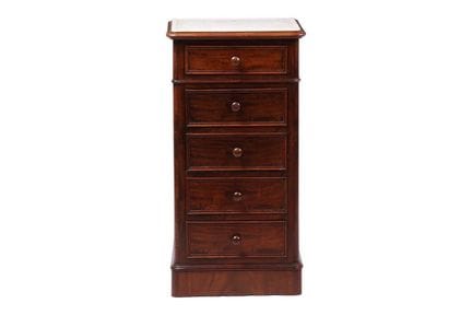 Une armoire à vaisselle victorienne en acajou, ave