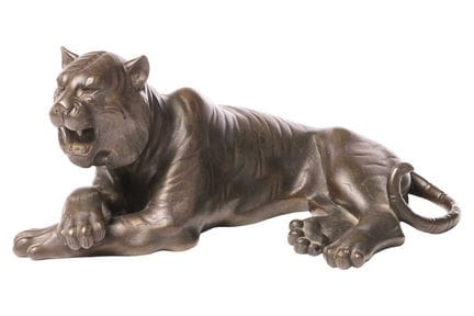 Eine japanische Bronzefigur eines sitzenden Tigers