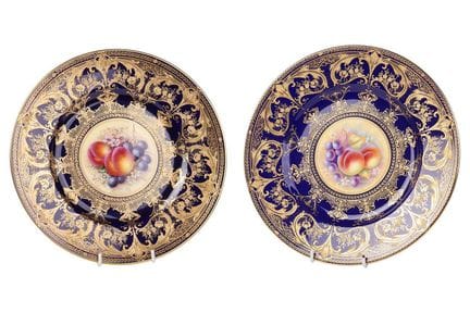 Paire de grandes assiettes de collection en porcel