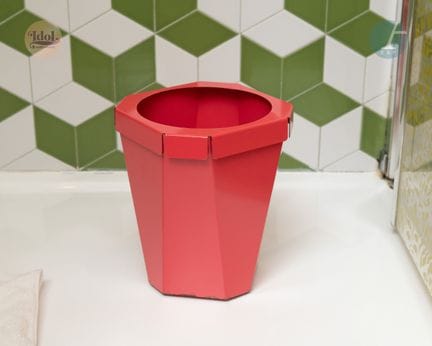 Papelera
Metal lacado en rosa
Altura: 26 cm
(Estad