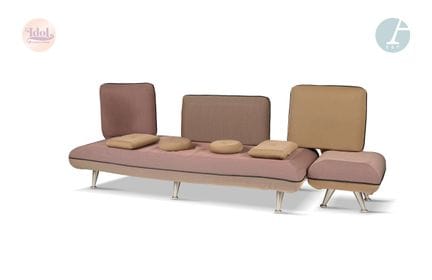 Banquette murale, 
Structure en métal, assise  rec