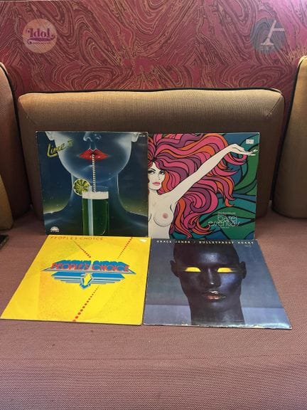 Ensemble de quatre disques vinyles 33 tours 
Artis