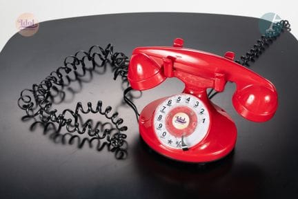 Téléphone à cadran en plastique rouge, cadran rota