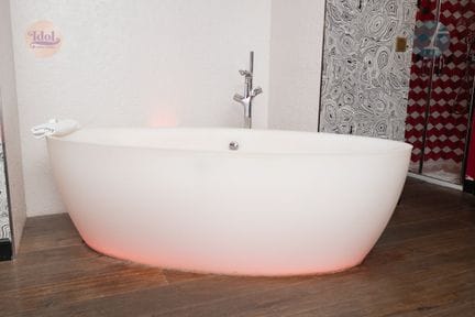 Modernes Design
Freistehende Badewanne
Transluzent