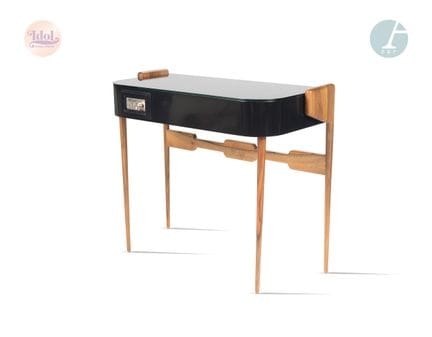 Konsolentisch
Gestell aus Holz, Tischplatte aus La