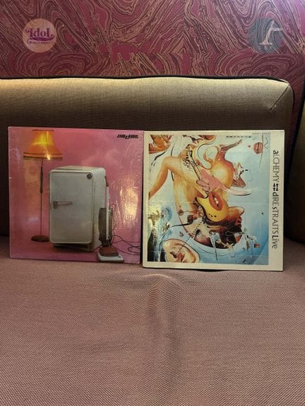 Deux disques vinyles 33 tours
The Cure et Dire Str