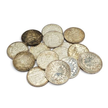 Monnaies en argent : 
FRANCE Lot de 12 pièces en a