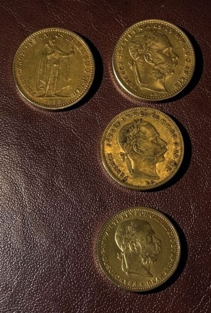 - Pièce en or de 20 francs/8 florins à l'effigie d