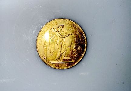 Une pièce en or de 100 Francs Génie 1878 A (Paris)