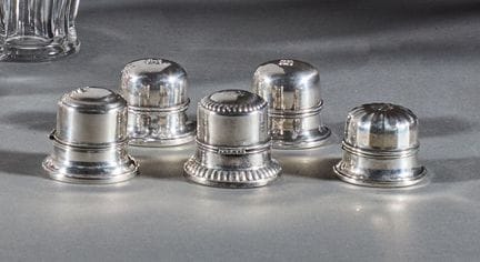BIRK STERLING
五枚圆形银质指环，带有天鹅印记
尺寸约 4 x 5 厘米
重量：50 克