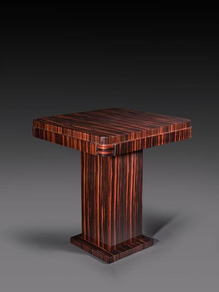 MODERN FURNITURE
Center table in Macassar ebony ve