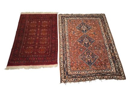 Lot de huit tapis
Trois tapis persan a médaillon g