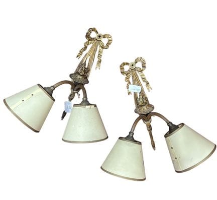 Paire d'appliques en bronze à deux bras de lumière