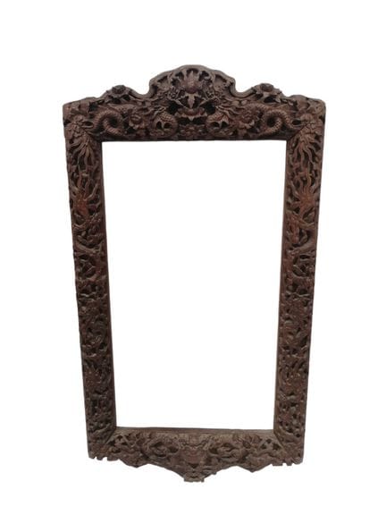 VIETNAM, XIXe siècle
Cadre en bois sculpté et ajou