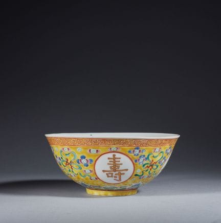 CHINE - Epoque GUANGXU (1875 - 1908)
Bol à décor é