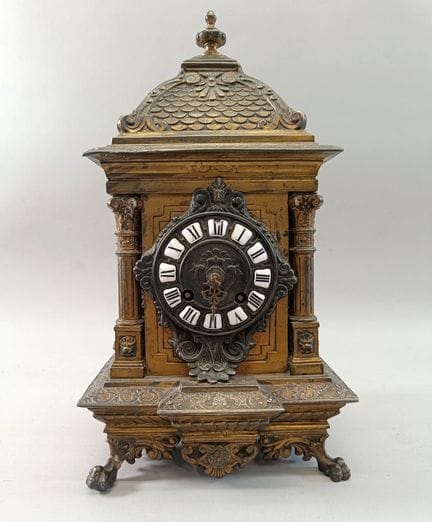 Horloge de table dite 'cathédrale' en bronze et la