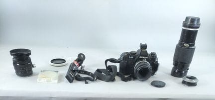 ENSEMBLE photo comprenant un NIKON F-301
Objectif 