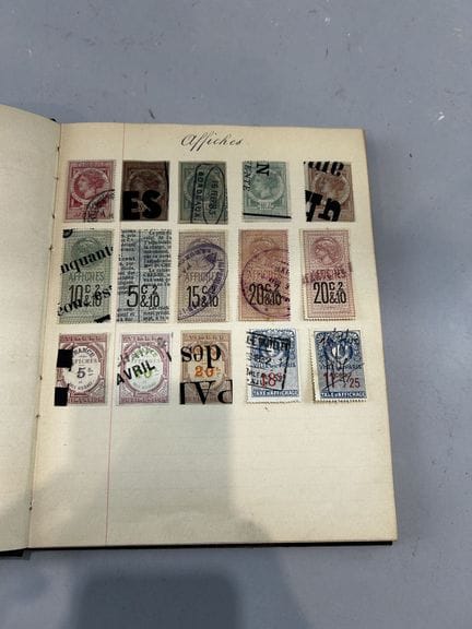 Ensemble de timbres fiscaux, affiches, effets de c