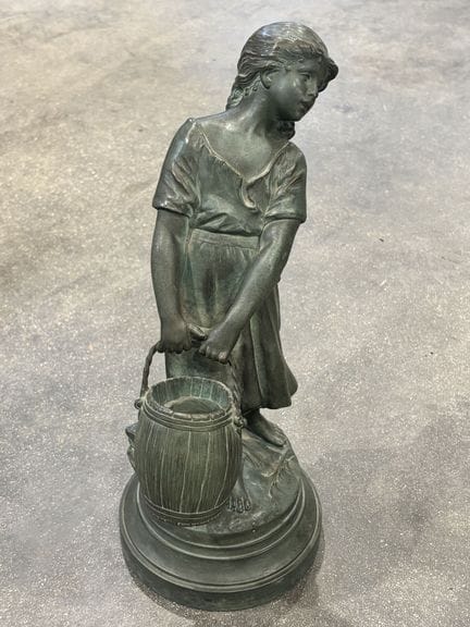 D'après Auguste MOREAU
Cosette
Bronze patine vert,