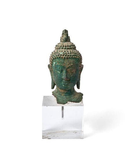 Ein thailändischer Buddha-Kopf aus Bronze

15. Jah