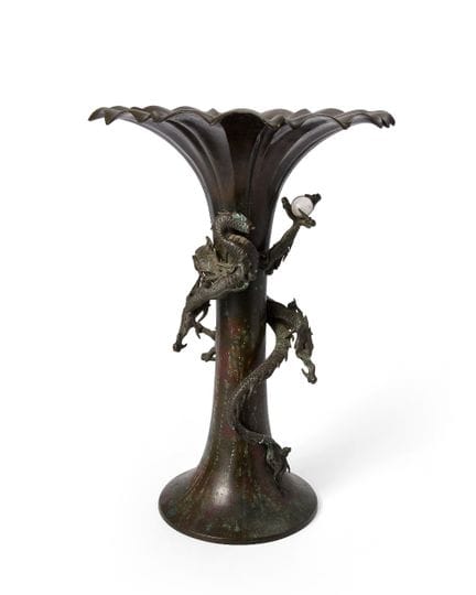 Vase japonais en bronze de forme élancée

Période 