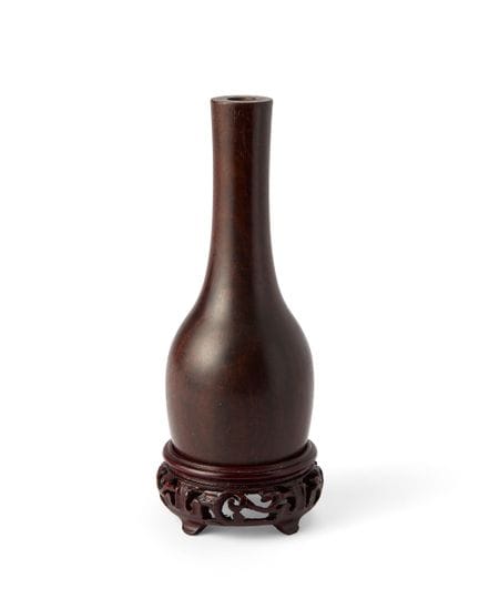 Piccolo vaso cinese in legno di huanghuali

Inizio
