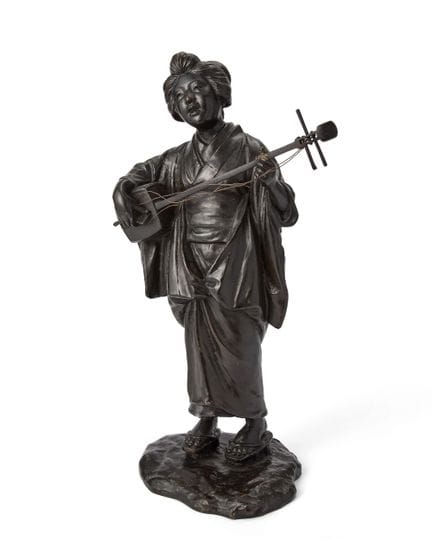 Eine japanische Bronzestatue einer Bijin

19. Jahr