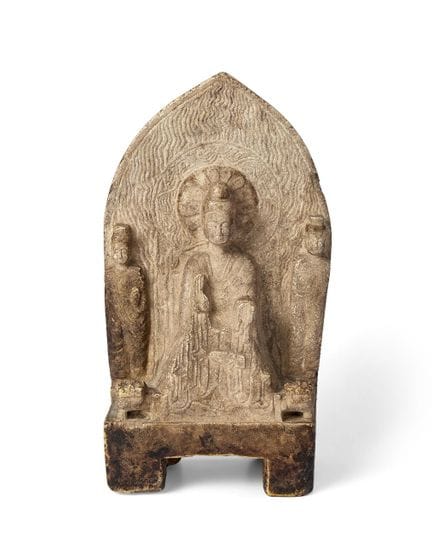 Une stèle votive chinoise en calcaire représentant
