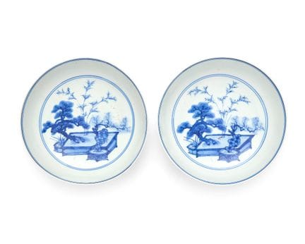 Coppia di piatti cinesi blu e bianchi raffiguranti
