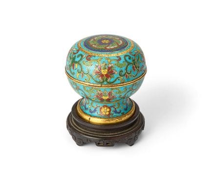 Scatola con coperchio in smalto cloisonné e champl
