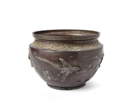 Grand vase japonais en bronze représentant des « o