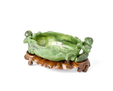 Un lavoir à pinceaux en jade vert épinard chinois
