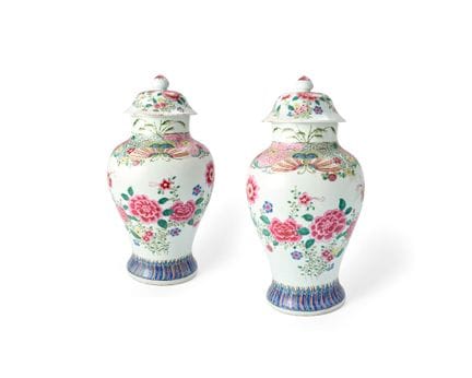 Coppia di vasi cinesi in stile “famille rose” con 