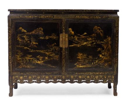Armoire chinoise en laque noire destinée à l'expor