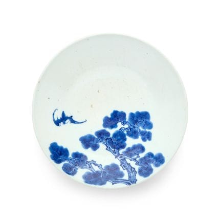 Piatto cinese blu e bianco con motivo “pino e ling