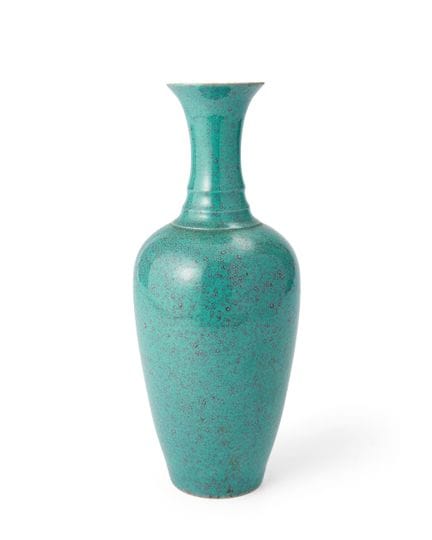 Vase balustre chinois à émail « œuf de merle »

Fi