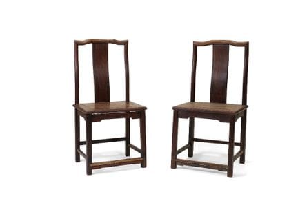 Paire de chaises chinoises en bois dur à dossier e