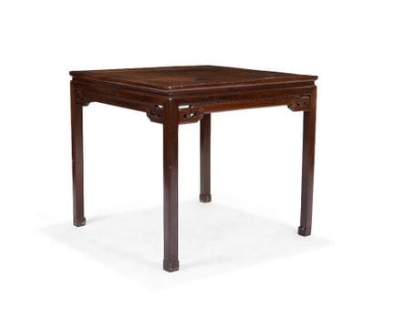 Deux tables carrées chinoises en bois dur

XXe siè