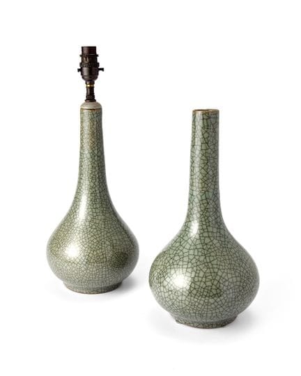 Paire de vases chinois à glaçure craquelée, transf
