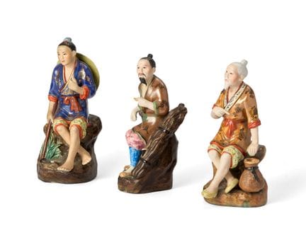 Trois figurines chinoises de paysans en « famille 