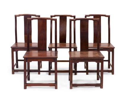 Ensemble de cinq chaises chinoises en bois dur

Fi