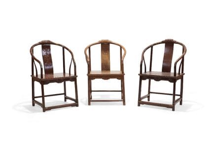 Trois fauteuils chinois similaires en bois de hong