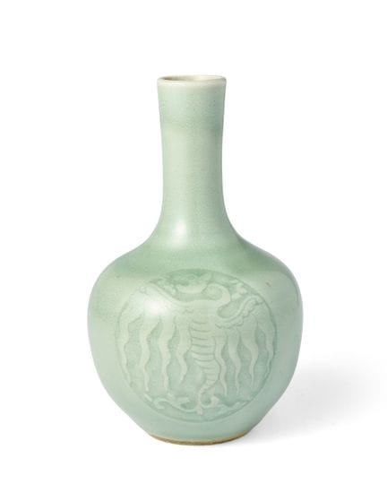 Vase chinois à « médaillons de phénix » en émail c