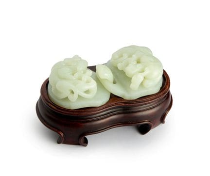 Une boucle de ceinture chinoise en jade vert pâle,