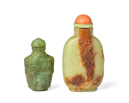 Une tabatière en jade vert et roux et une tabatièr